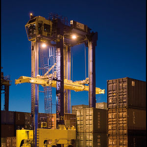 Konecranes Straddle Carrier Night