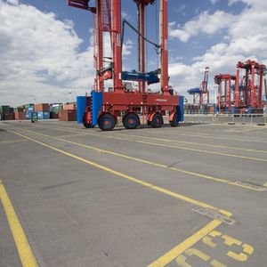 Konecranes Straddle Carrier